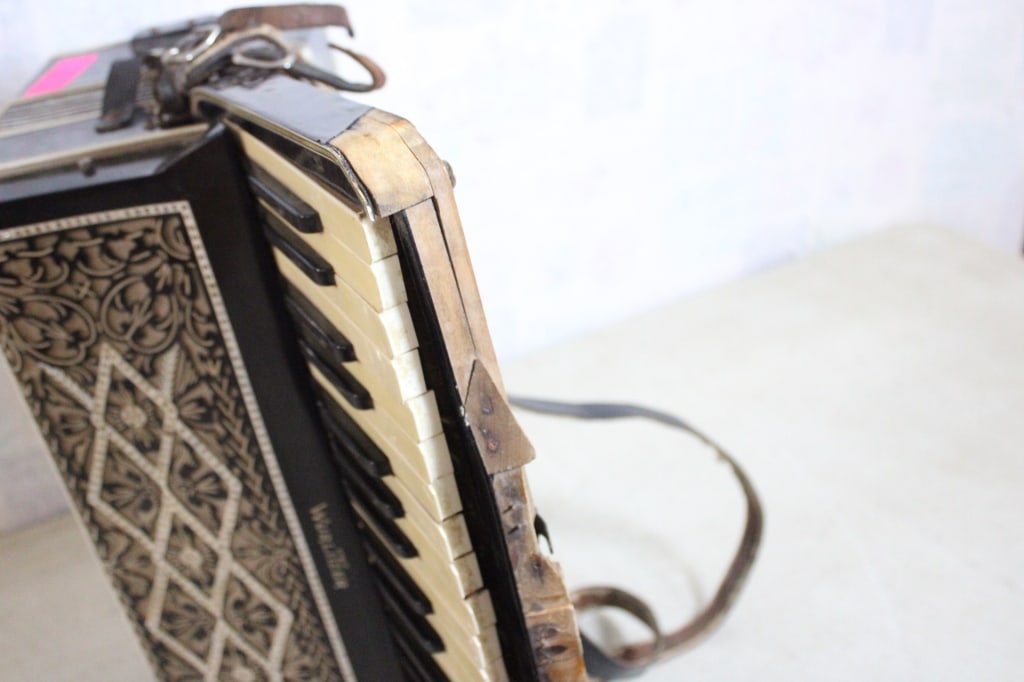 Wurlitzer Accordion Made in America - 12