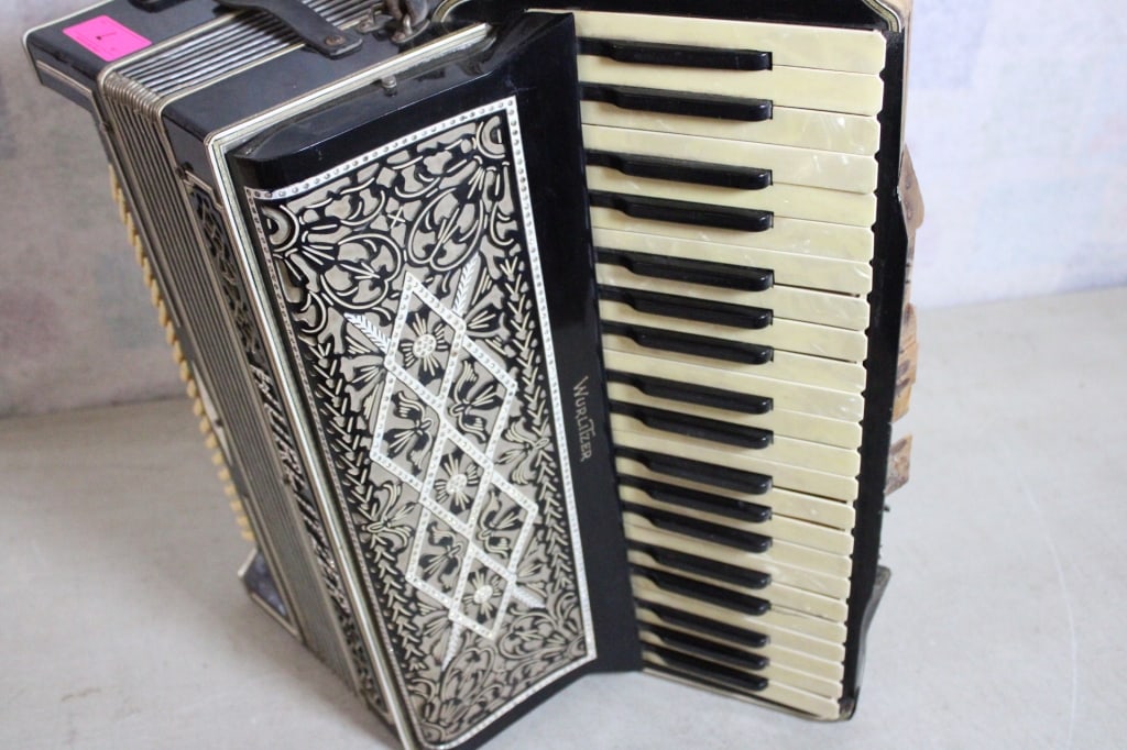 Wurlitzer Accordion Made in America - 16