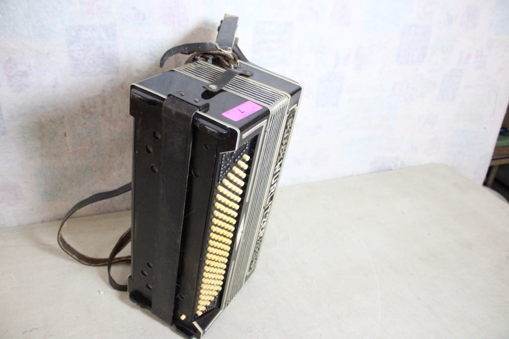 Wurlitzer Accordion Made in America - 17