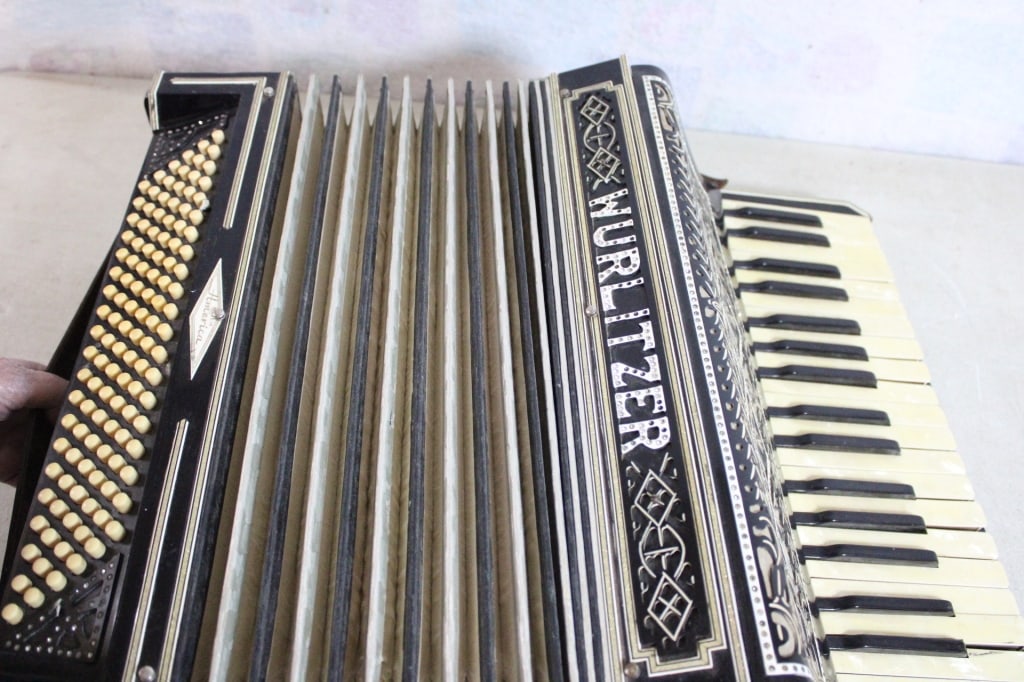 Wurlitzer Accordion Made in America - 6