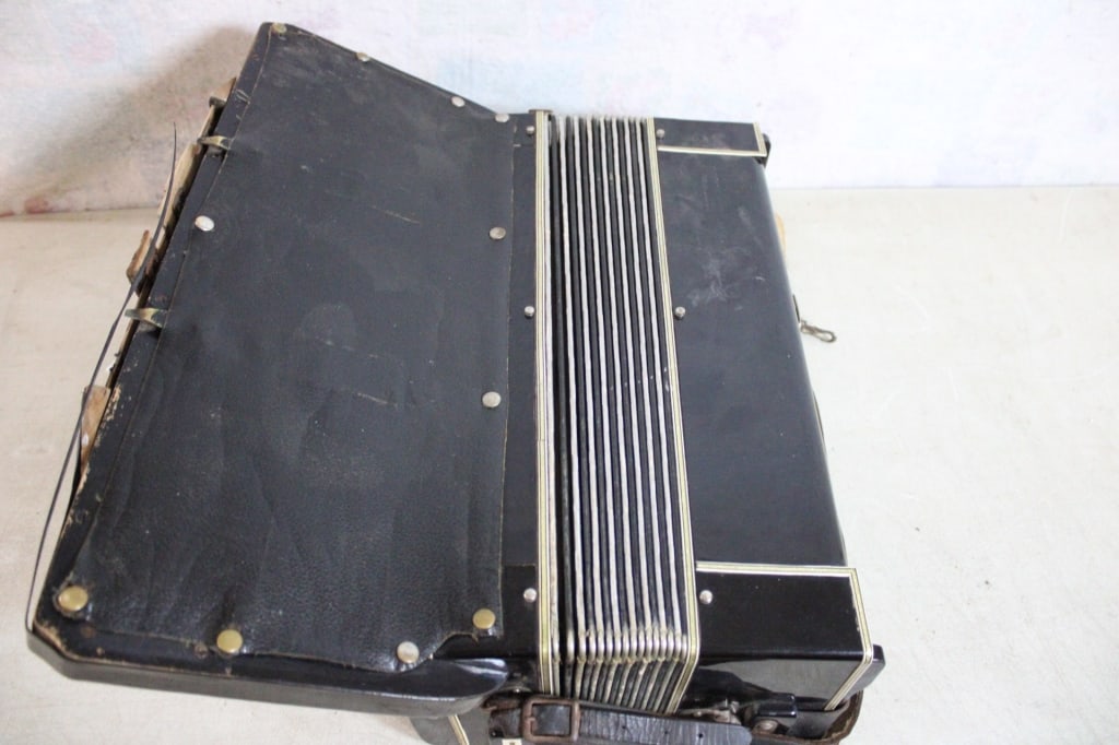 Wurlitzer Accordion Made in America - 7