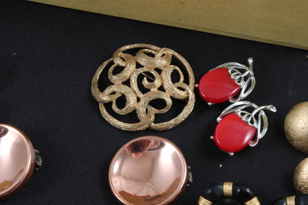 Vintage Jewelry Box with Costume Jewelry - 14