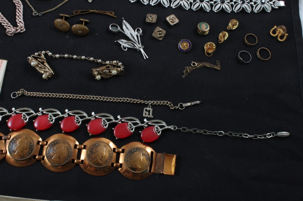 Vintage Jewelry Box with Costume Jewelry - 7
