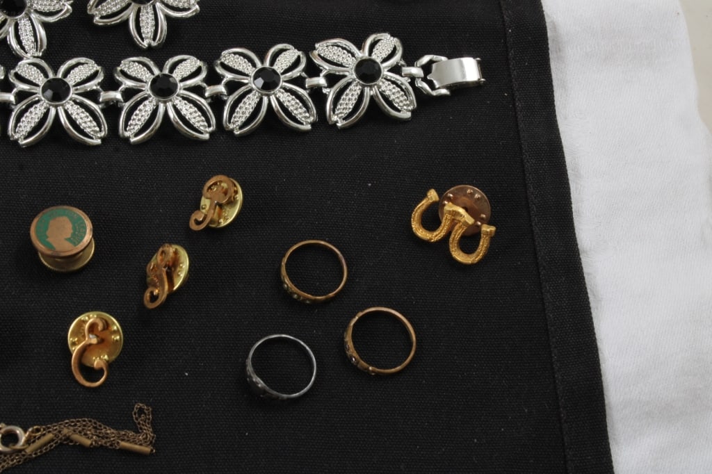 Vintage Jewelry Box with Costume Jewelry - 8