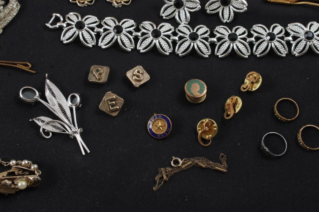 Vintage Jewelry Box with Costume Jewelry - 9