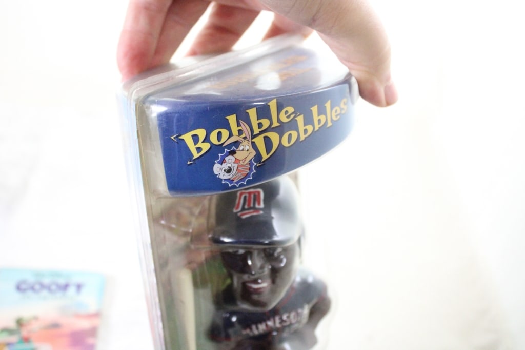 Goofy Bobblehead & Book, Bobble Dobble Guzman, - 12