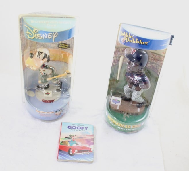 Goofy Bobblehead & Book, Bobble Dobble Guzman,: Goofy Bobblehead & Book, Bobble Dobble Guzman, - Lot Size 10.5" x 9.5" x 6". 3 Lbs. All information and photos, which are part of the description, are intended to be as accurate as possible, but