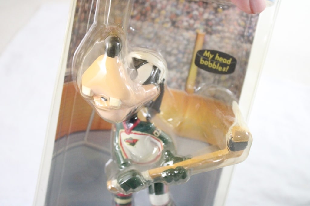 Goofy Bobblehead & Book, Bobble Dobble Guzman, - 4