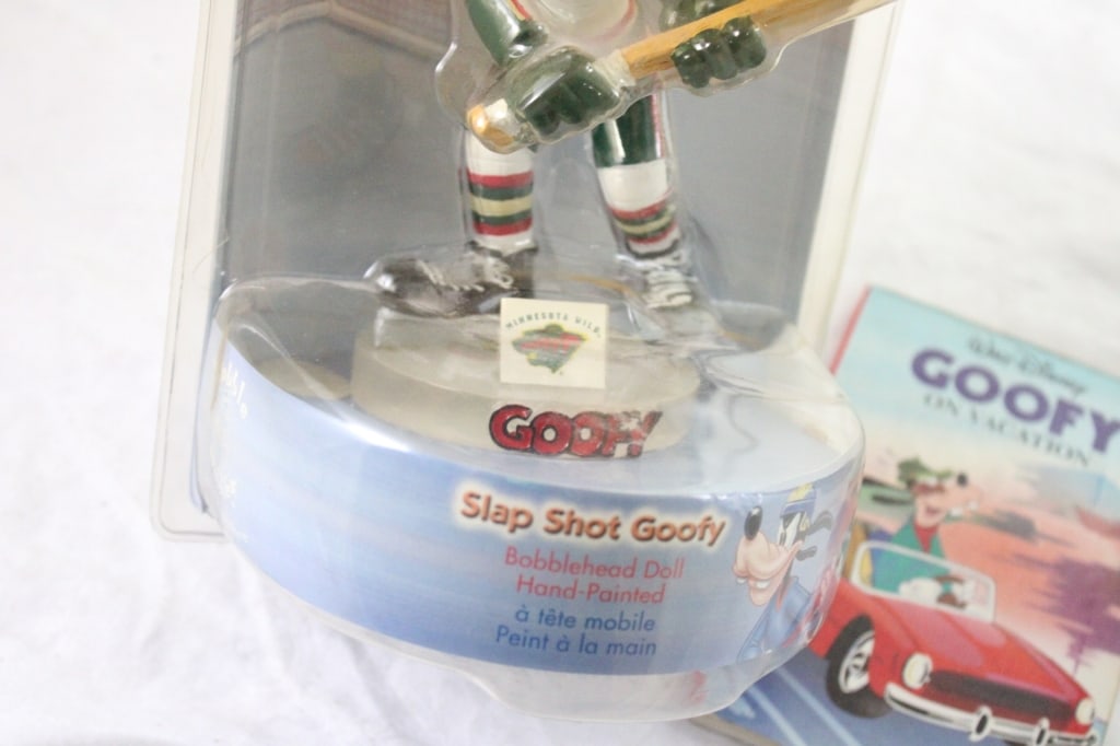 Goofy Bobblehead & Book, Bobble Dobble Guzman, - 5