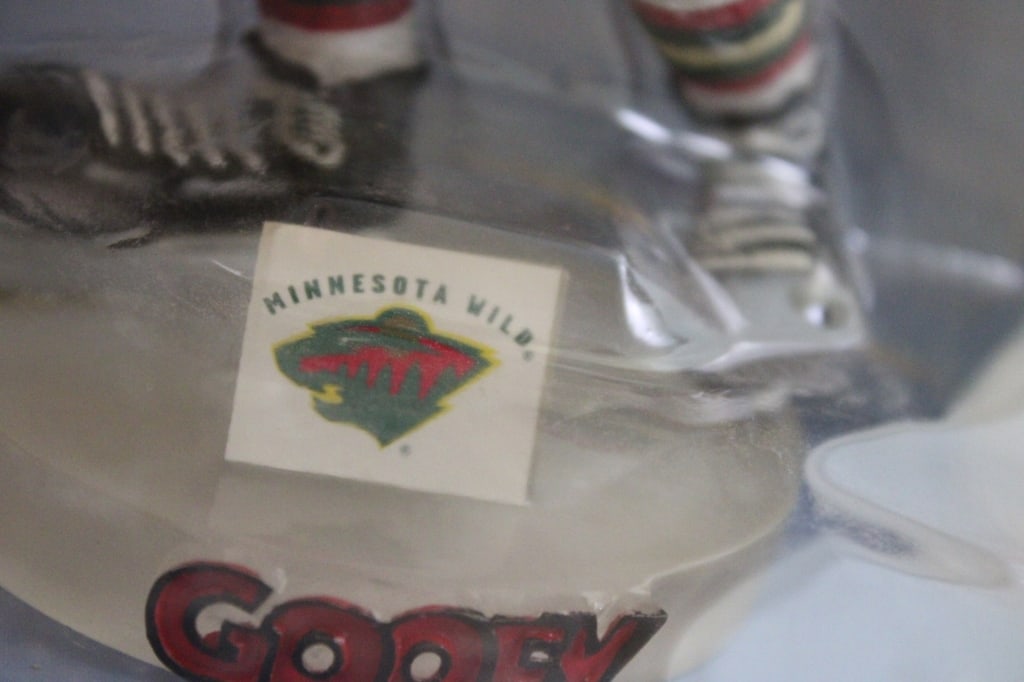 Goofy Bobblehead & Book, Bobble Dobble Guzman, - 6