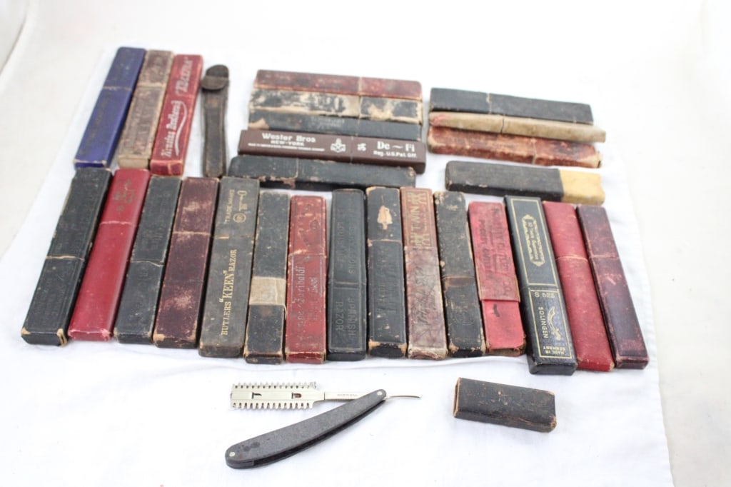 25+ Empty Straight Razor Boxes (1 of 12)