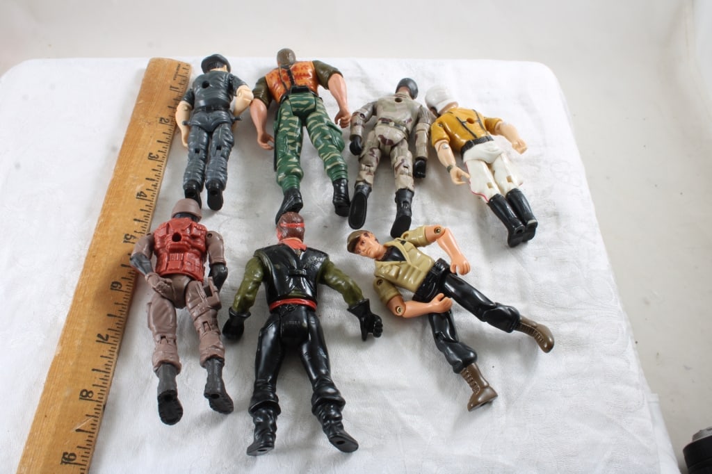 7 Action Figures 4"-5" - 16