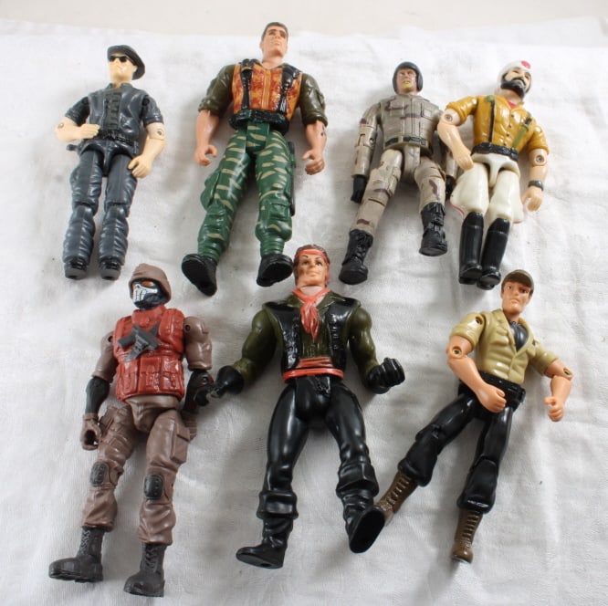 7 Action Figures 4"-5": 7 Action Figures 4"-5" - G I Joe Pathfinder, Lanard The Corps Elite Shrapnel, 1986 Lanard The Corps Bengala, Kenner Jurassic Park, Hook Peter Pan Swashbuckling, Adventure Wheels and Peace Maker. Lot S