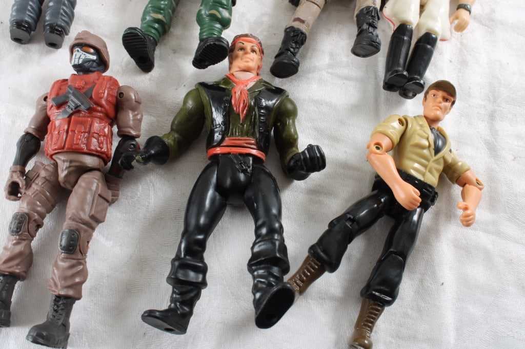 7 Action Figures 4"-5" - 3