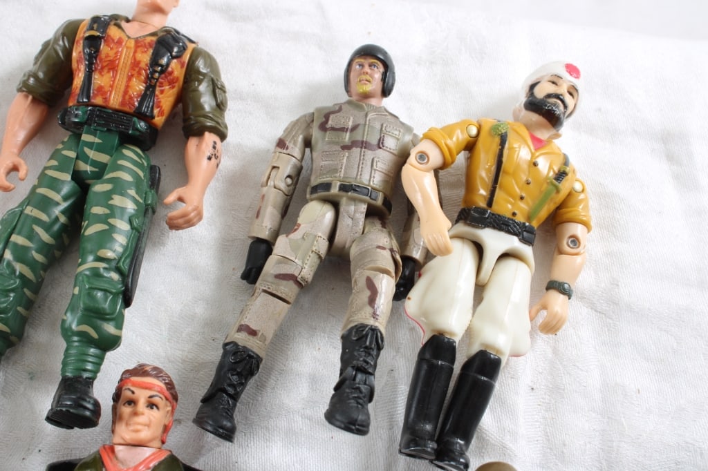 7 Action Figures 4"-5" - 7