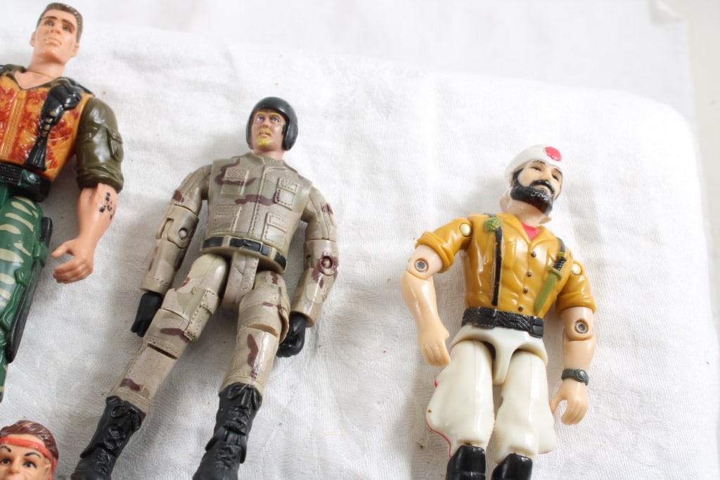7 Action Figures 4"-5" - 8