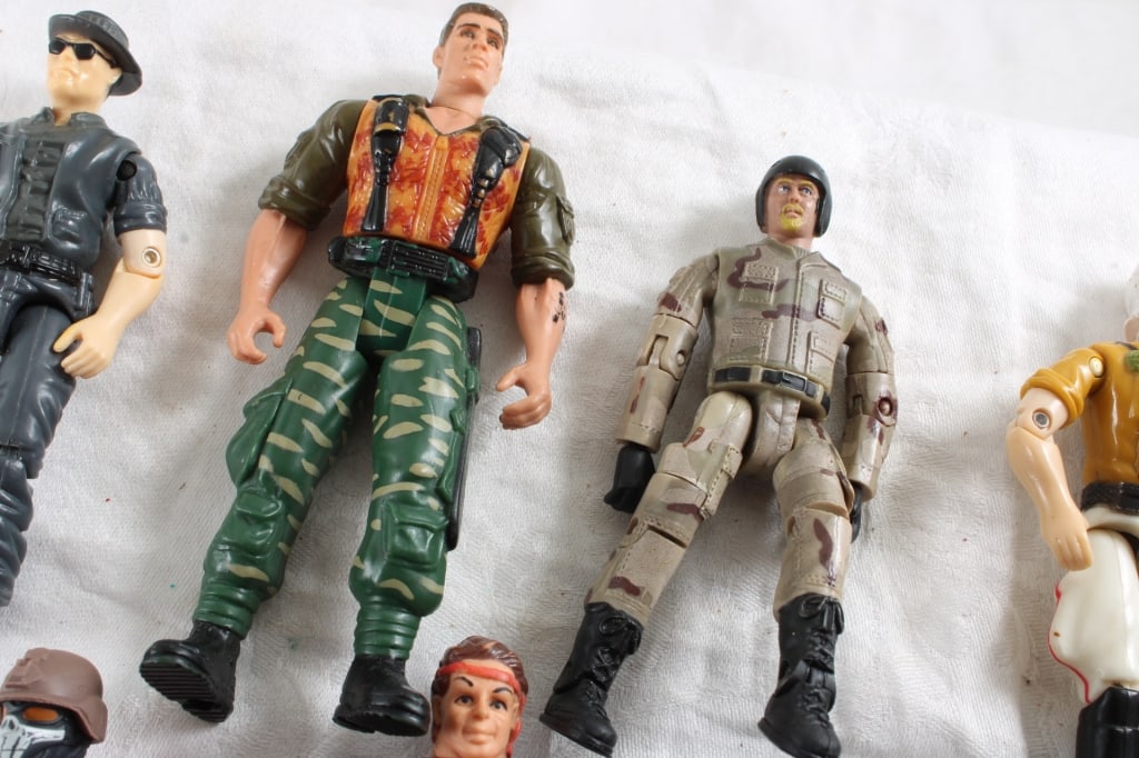 7 Action Figures 4"-5" - 9