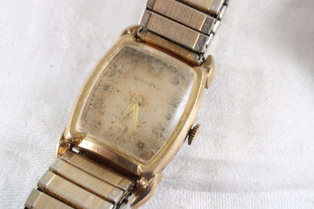 2 Vintage Wristwatches 17J Bulova & Timex Both Wor - 2