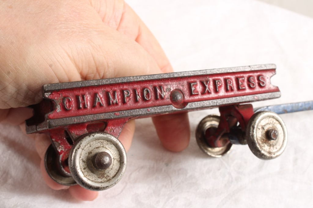 1930s Arcade Cast iron Champion Express Pull Wagon - 5