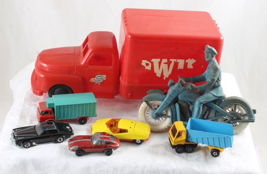 Auburn Rubber Motorcycle and Other Toy Cars: Auburn Rubber Motorcycle and Other Toy Cars - Delivery Plastic Truck, Matchbox Lesney & other Cars. Lot Size 10" x 8" x 5". 2 Lbs. All information and photos, which are part of the description, are