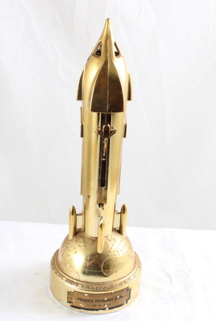 1962 Duro Mold Satellite Bank John Glenn, Jr.: 1962 Duro Mold Satellite Bank John Glenn, Jr. - Commemorative Orbit of Earth 3 Times. Missing bottom plate. Lot Size 10.5" x 4" x 4". 2 Lbs. All information and photos, which are part of the