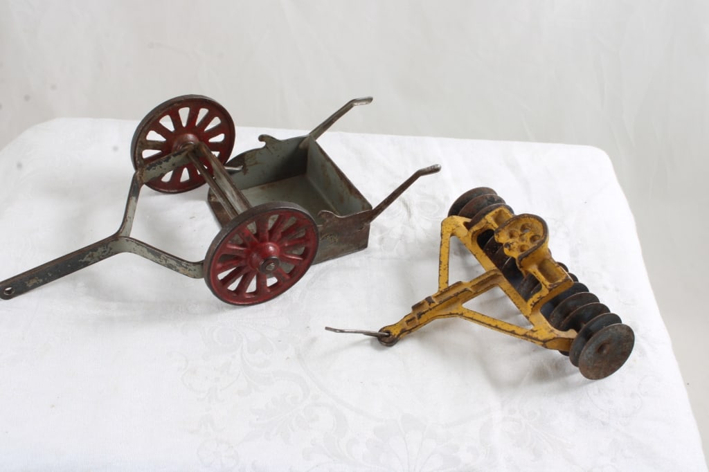 1929 Arcade 2 Wheel Dirt Scraper Cast Iron (1 of 11)