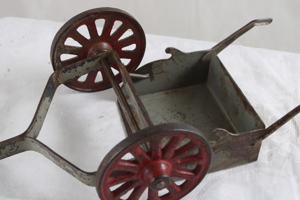 1929 Arcade 2 Wheel Dirt Scraper Cast Iron - 3