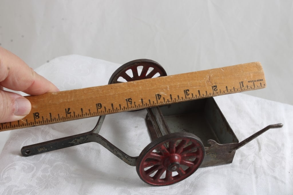 1929 Arcade 2 Wheel Dirt Scraper Cast Iron - 4