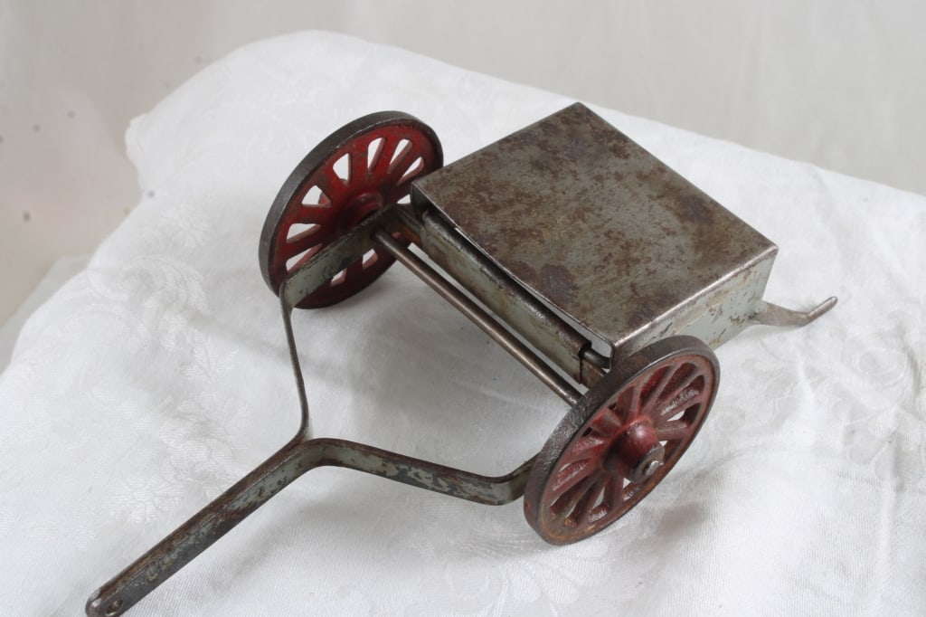 1929 Arcade 2 Wheel Dirt Scraper Cast Iron - 7