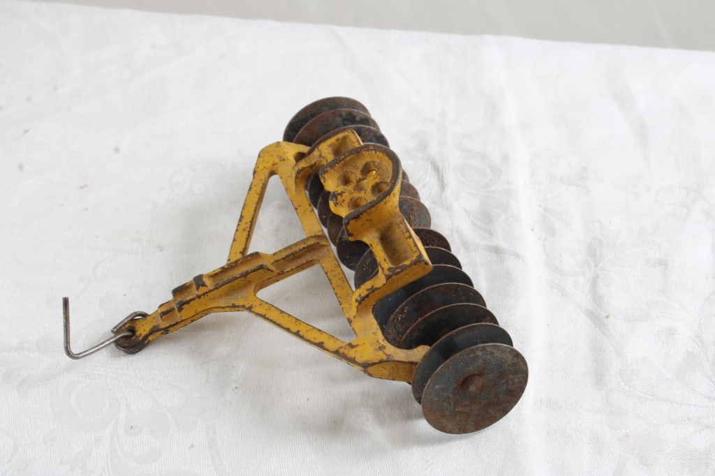 1929 Arcade 2 Wheel Dirt Scraper Cast Iron - 8