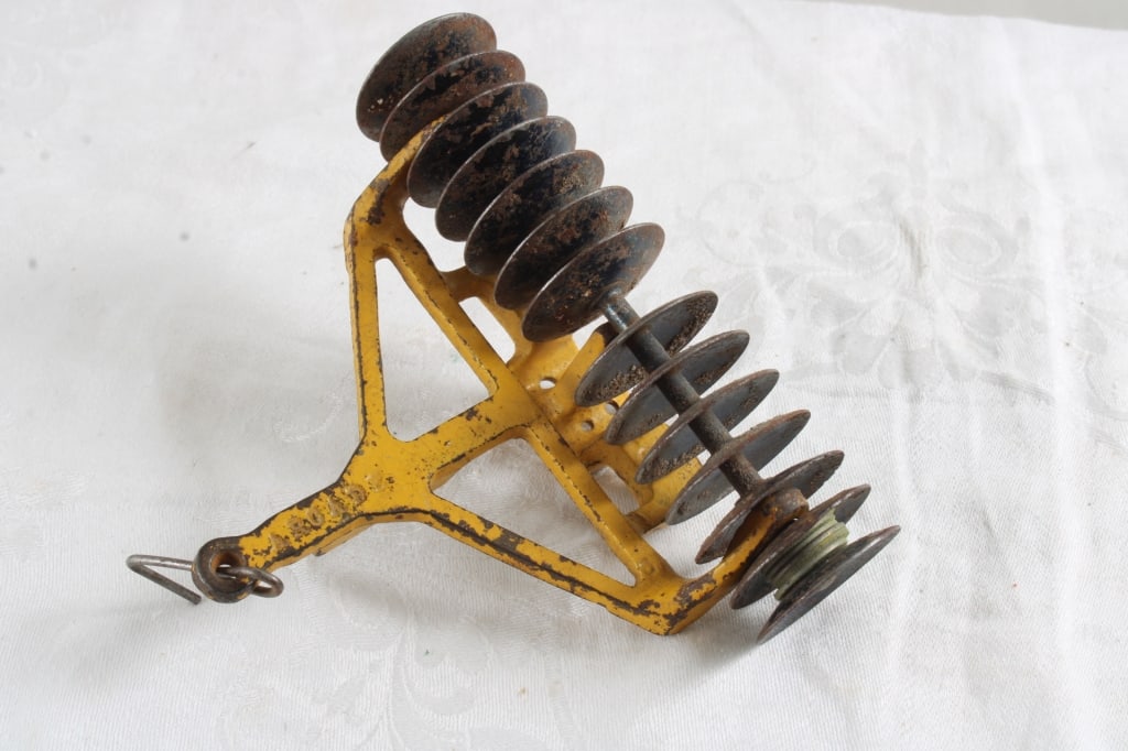 1929 Arcade 2 Wheel Dirt Scraper Cast Iron - 9