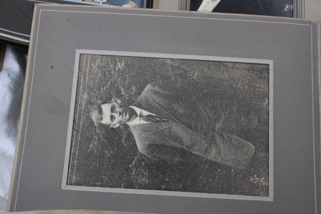 24 Antique Black & White Photographs - 2