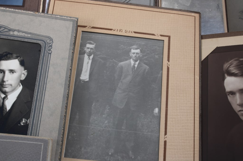24 Antique Black & White Photographs - 5