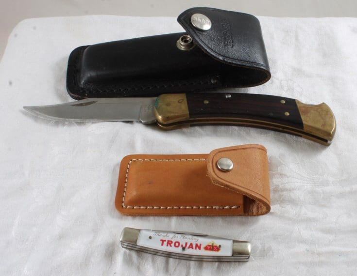Trojan Seeds Adv. Pocket Knife, Buck #110A Knife: Trojan Seeds Adv. Pocket Knife, Buck #110A Knife - Both in Sheaths. Lot Size 6" x 4" x 2". 1 Lb. All information and photos, which are part of the description, are intended to be as accurate as possib