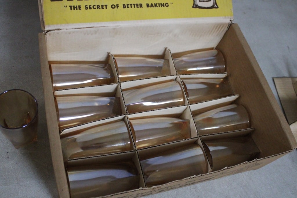 Big Jo Flour Store Display 16 Golden Glow Tumblers - 4
