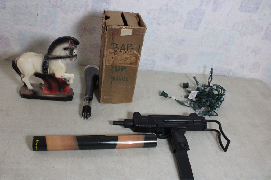 Sylvania Tube, Submachine Gun Toy, Horse, Poster (1 of 20)