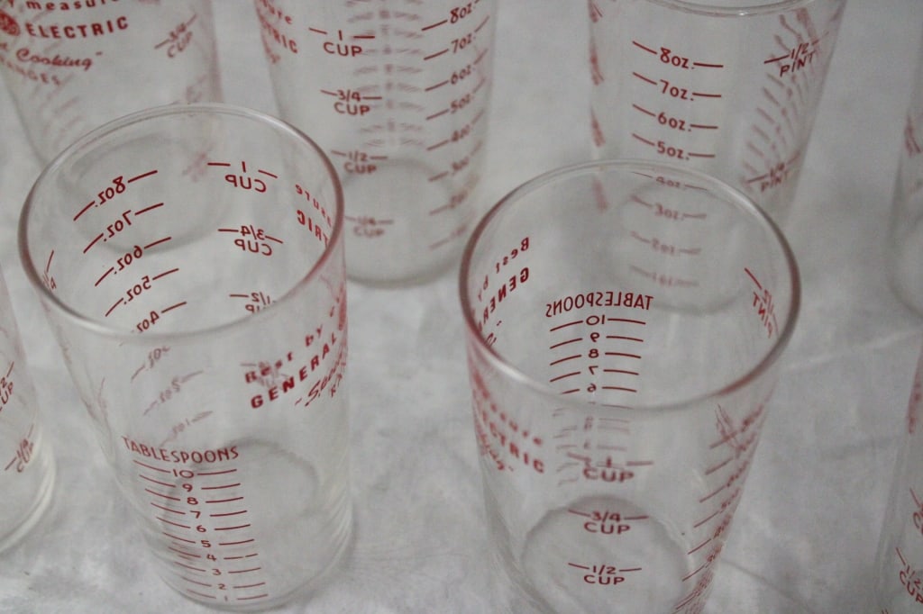 13 GE Cooking Range Advertising Measuring Glasses - 12
