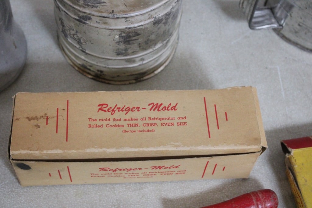 Vintage Kitchen Utensils - 7