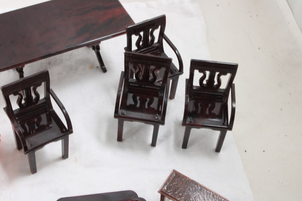 Renwal & Other Dollhouse Furniture in Candy Box - 10