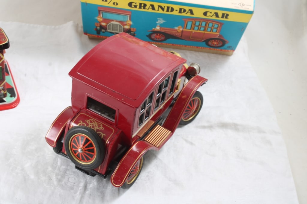Grand-Pa Car & Bartender Battery Op Toys - 3