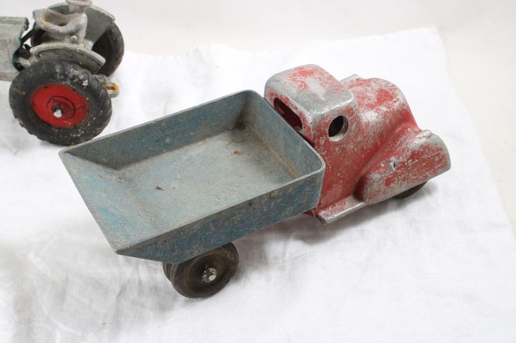 3 Tractors and Dump Truck Cast Iron Arcade, Auburn - 11