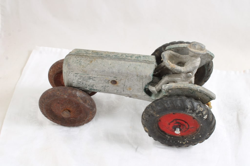 3 Tractors and Dump Truck Cast Iron Arcade, Auburn - 13