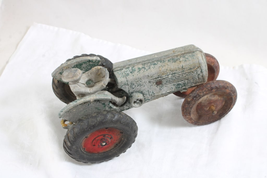 3 Tractors and Dump Truck Cast Iron Arcade, Auburn - 14