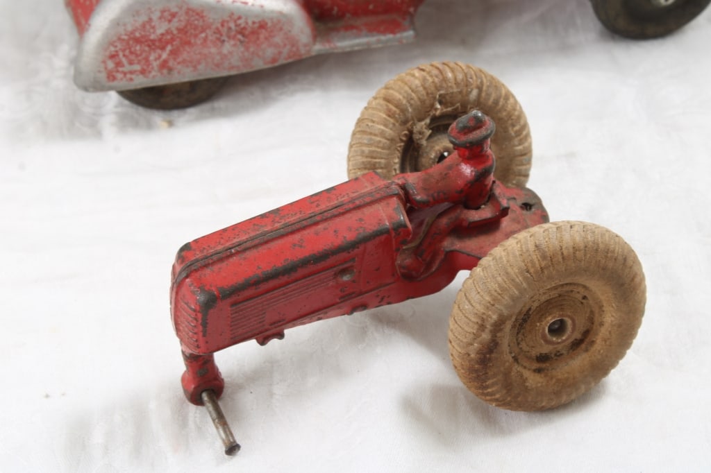 3 Tractors and Dump Truck Cast Iron Arcade, Auburn - 4