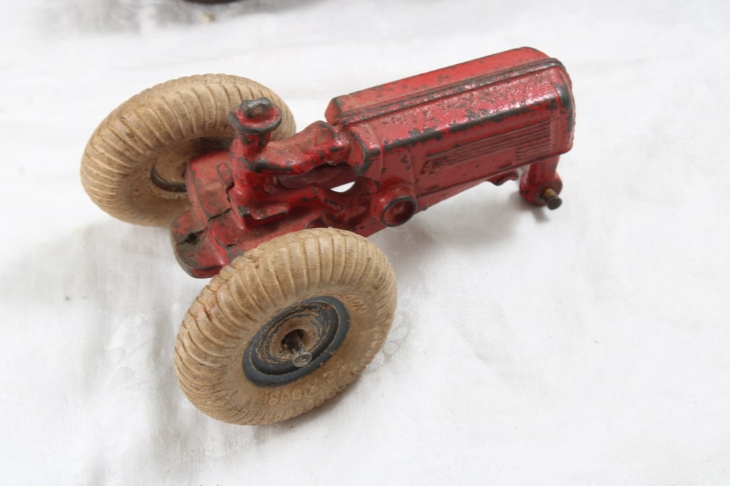 3 Tractors and Dump Truck Cast Iron Arcade, Auburn - 5