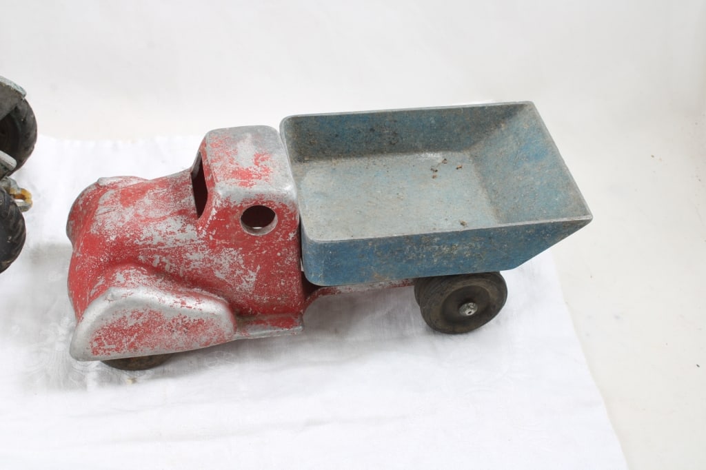 3 Tractors and Dump Truck Cast Iron Arcade, Auburn - 9