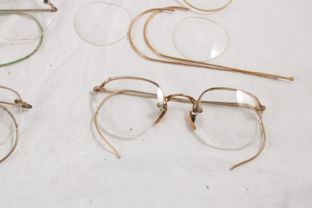 9 Pair Eyeglasses and Sunglasses - 10