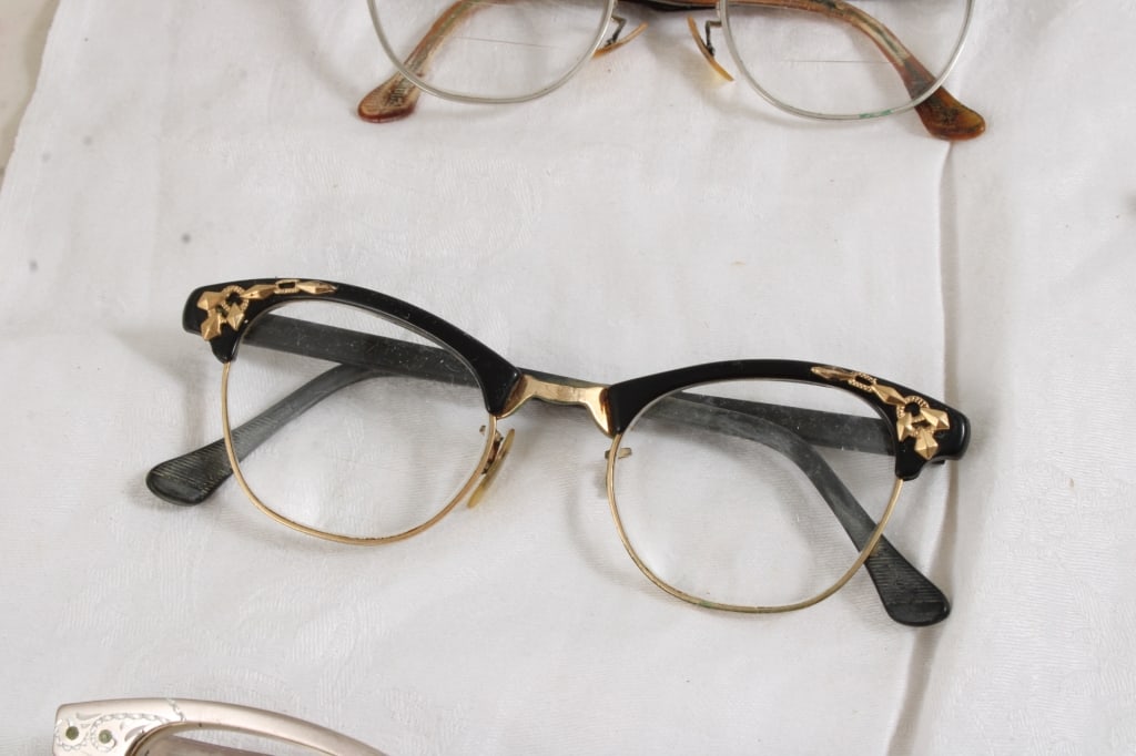 11 Pair Eyeglasses and Sunglasses - 3