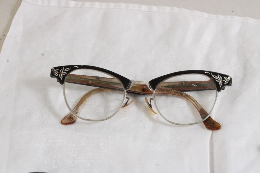 11 Pair Eyeglasses and Sunglasses - 4