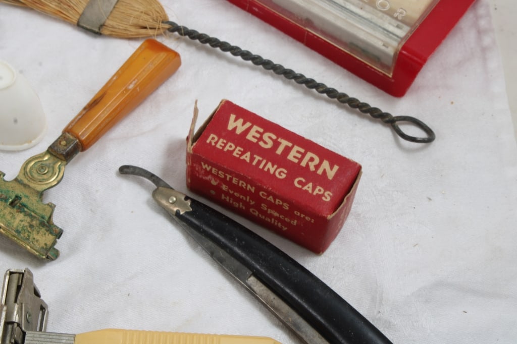 Vintage Shaving Razors, Brushes and More - 10